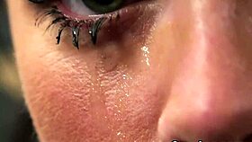 Spicy model sucks and swaps cum on her face 😋