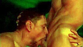 Mi amigo hetero me folla el culo por primera vez?