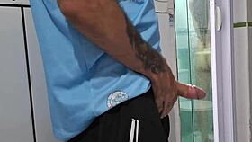 pediu pra usar o banheiro com ela no banho