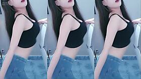 gái trung quốc nhảy với điệu rung mông nứng lồn