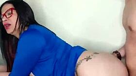 What does La Potra Aleja do with delivery guy and toys?