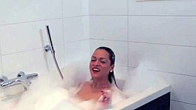 solo bathing shemale tugs