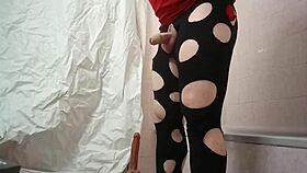 Travesti plays with dildo