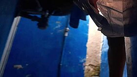 Madrastra Culona Masturbates in Shower!