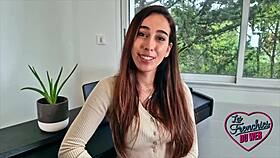 Camila Jolie Coquine Qui Se Dévergonde Avec Ses Gros Tits