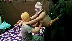 La maldicion del trio casero se apodera del porno latino mi novia invito a su amigo de la universidad a beber unos refrescos y luego terminamos follandos los tres porno real casero 😈