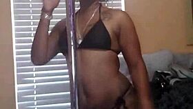 Naejae shows off her curves and twerks for pleasure
