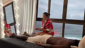 Massagista Asiática Faz Massagem Relaxante Em Negro Dotado Que Não Resistiu E Gozou Dentro Da Buceta Da Latina Gostosa - Lina Nakamura