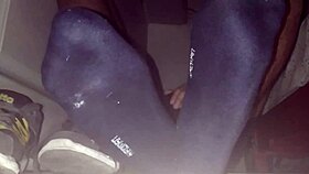 blue sweaty socks and barefeet with cumshot 😍