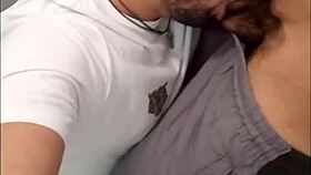 entrei no box do banheiro do metro o macho olhou e disse que queria meu cu