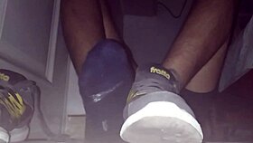 blue sweaty socks and barefeet with cumshot 😍