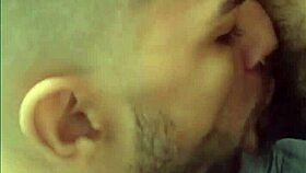 entrei no box do banheiro do metro o macho olhou e disse que queria meu cu