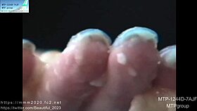 Japanese amateurs demonstrate nail art and finger techniques