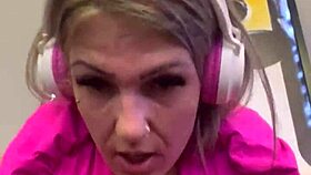 eu toda molhadinha na academia minha bucetinha encharcada