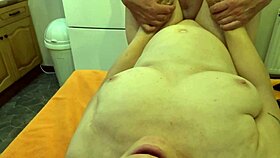 Why is the housewife squirting in the kitchen during homemade arse fucking?