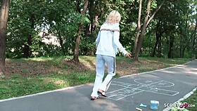18 jahre junge sch�lerin zum bj f�r taschengeld auf spielplatz �berredet - german teen 18+