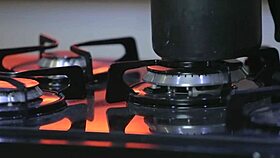 Loira Puta Chama Porteiro Para Chupar Sua Buceta