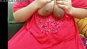 desi horny bhabi shows her big boobs and tits