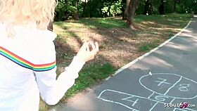 18 jahre junge sch�lerin zum bj f�r taschengeld auf spielplatz �berredet - german teen 18+