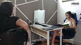 me cogi a la secretaria en la oficina del jefe