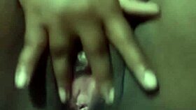 my amiguinha safada, i'm licking her shaved pussy so gud