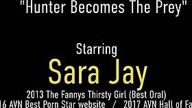 Curvy cougar Sara Jay gets fucked by young stud 😍