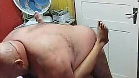 Yo, That Novinha Craves Her Old Man’s Ass Every Day!