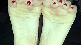 Blonde milf invites you to join her for jerk off instructions.