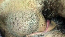 cena fumegante de barebacking de dois gays latinos fodendo trabalhador na feira