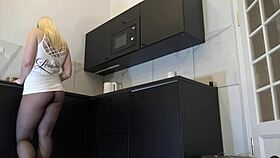 damn, tall blonde with big tits owns the kitchen in homemade casting 😍