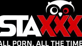 Ebony babe with huge ass gets fucked on the couch 😍