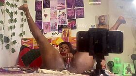 anita gets her pussy wet