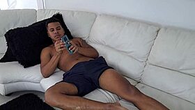 Me masturbo en la sala y madrastra joins for hot cock action!