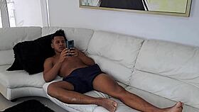 Me masturbo en la sala y madrastra joins for hot cock action!