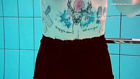 dashka looks stunning at the swimming pool 😍