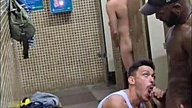 uh, sexo no banheiro do terminal, so hot man