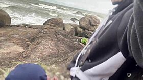 Novinha rabuda pega no flagra na praia