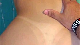 बीच रूम में अपने बेस्ट फ्रेंड को चोदती हूँ, जहाँ उसके हसबैंड से शेयर करती थी, क्रिम्पाई डॉगीस्टाइल में