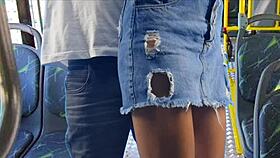 Estudante Encoxada e Fodida Dentro do Ônibus em Público com Tesão