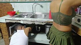 Wife fucks plumber without husband noticing