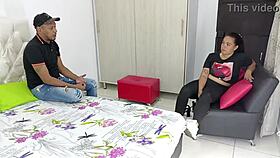 मेरी कर्मचारी पूरी निम्फो बन गई! मुझे उस लातीना चूत को चोदना पसंद है!