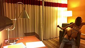I'm cheating on my boyfriend in the hotel.
