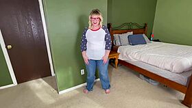 BBW Dances Naked To Stayin' Alive, Jiggling Her Fat Ass