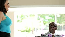 The pornstar MILF in stockings gives blowjob to big cock while cuckolding