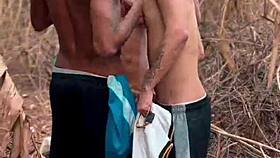 Orgia rolou solta com os famosinhos ao ar livre na trilha engenheiro goulart com vários novinhos dotados