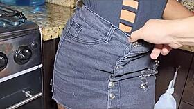 Encuentro A Mi Hermanastra Tayler En La Cocina Y Terminamos Cogiendo Duro Por El Culo!