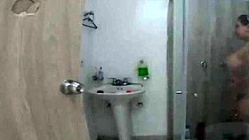 Madre soltera embarazada en trio con milf venezolana