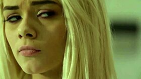 petite babe, you gonna eat out that gorgeous milf?