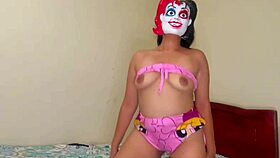 A Solas Se Toca Y Desea Ser Penetrada Muy Duro Por Ese Co�o Y Ese Culo Madrastra Provoca Con Un Video Porno Sexo Real Casero Amateurs