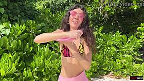 beauty pees on maldives beach, gets golden shower on glasses 😲